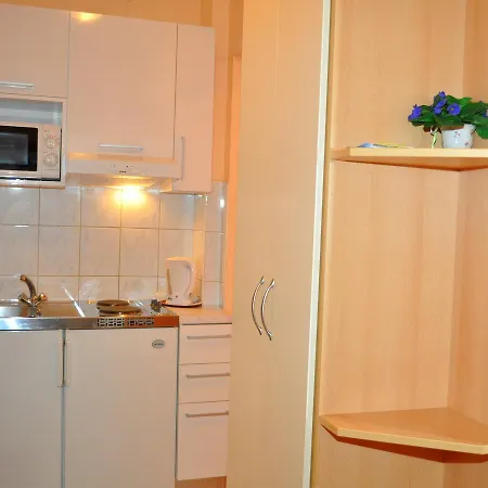 Ljubica * マカルスカ